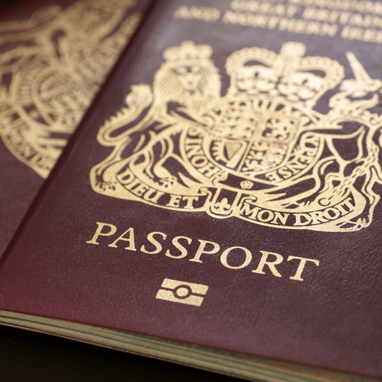 Около 100 тысяч британцев рискуют не попасть в ЕС из-за истечения срока действия паспорта