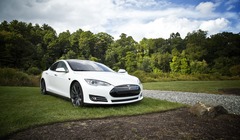 Капитализация Tesla упала ниже 1 триллиона долларов на фоне сокращения продаж в Европе