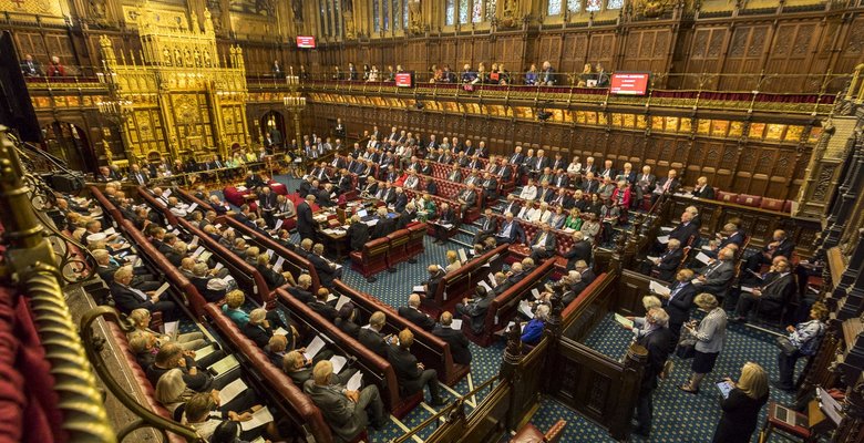 Парламент Британии проведет заседание из-за переноса голосования по «Брекситу»